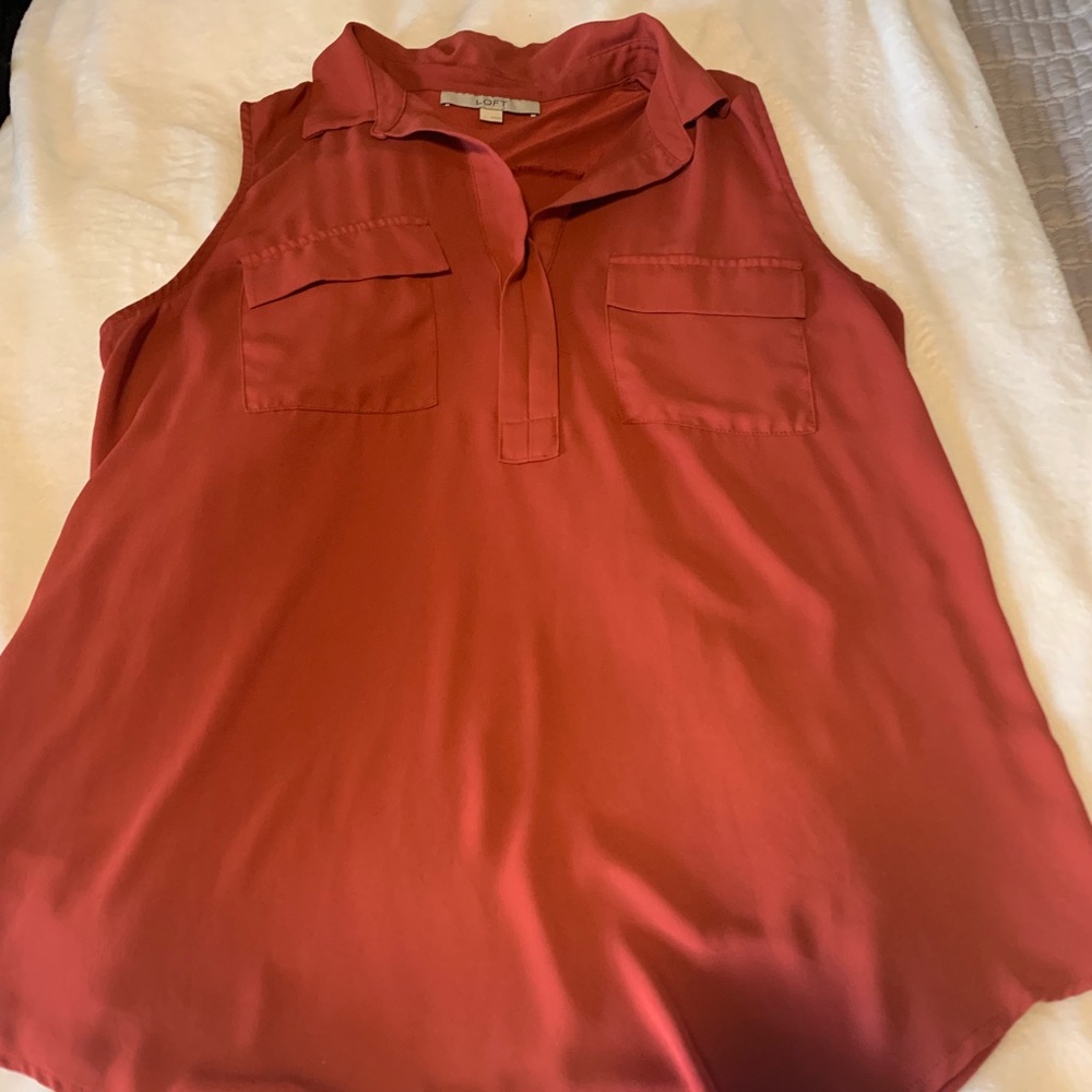 Sleeveless collared blouse